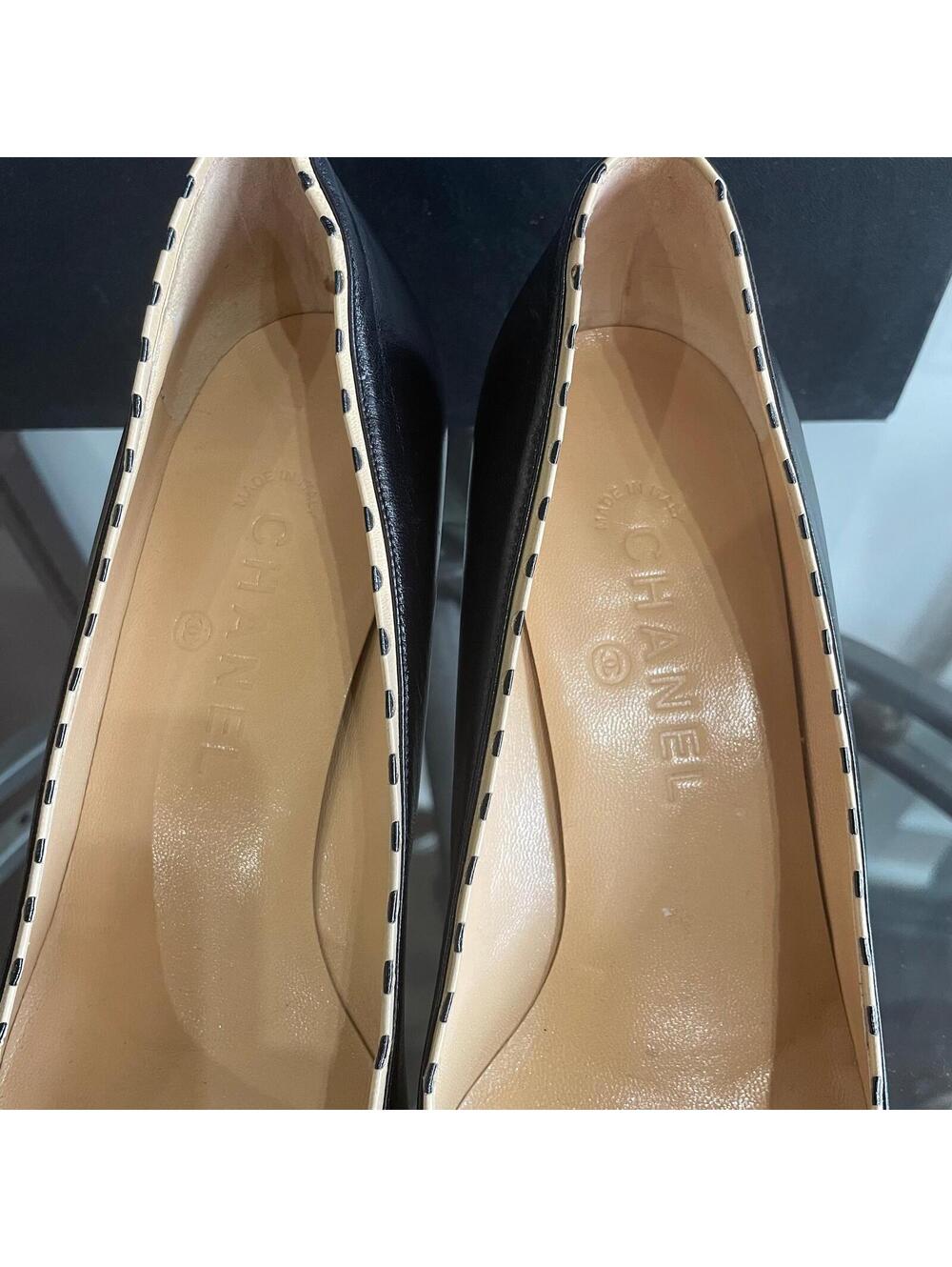 Chanel 2004 Black Point Toe Pumps | Size 39.5/9.5 - Picture 4 of 7